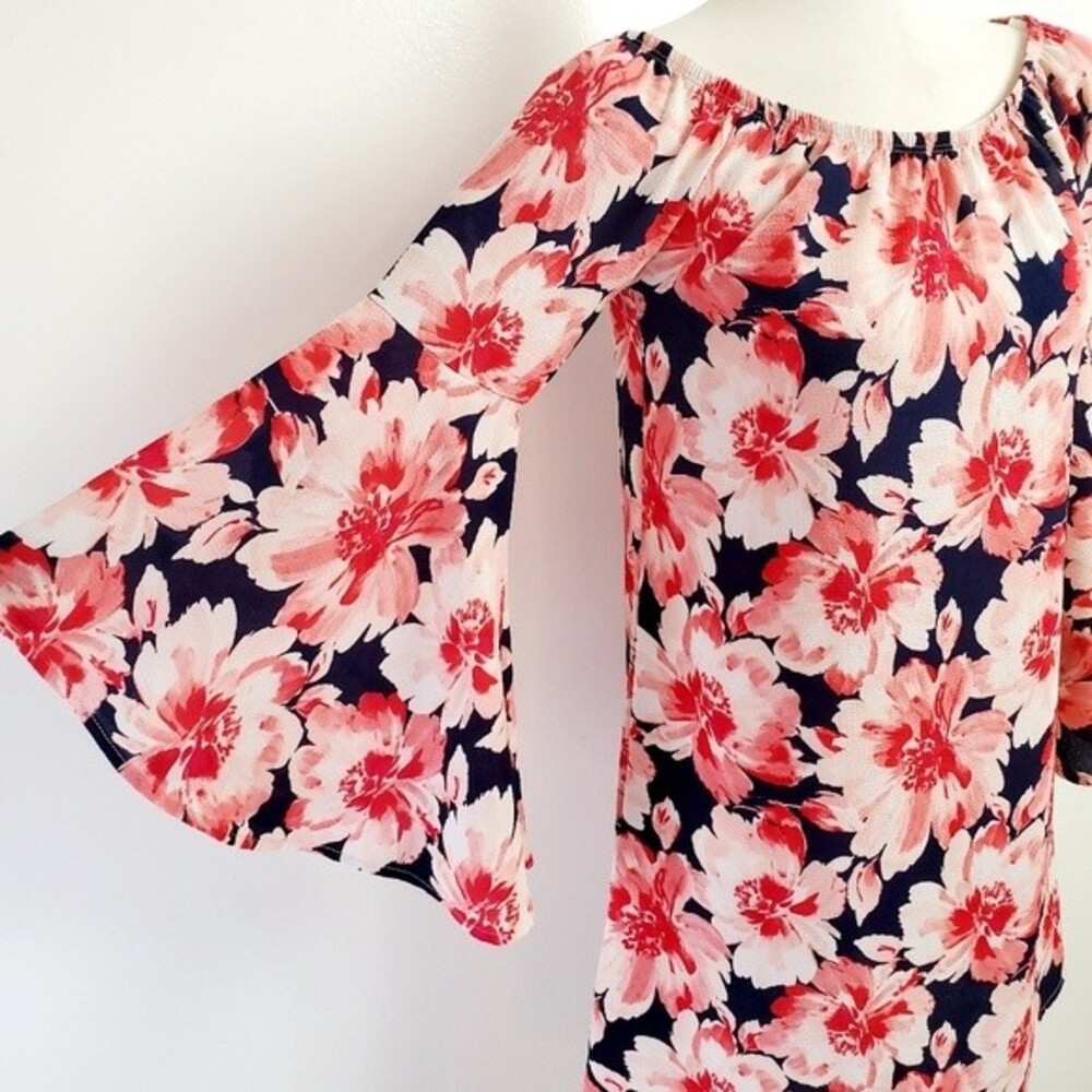 floral dress Women’s Small flutter bell sleeve Flowy Lightweight Beachy Spring